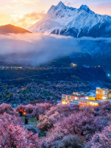 Hidden Winter Wonderland in Eastern Tibet: 5 Days and 4 Nights Blue Ice Feast at Laigu Glacier