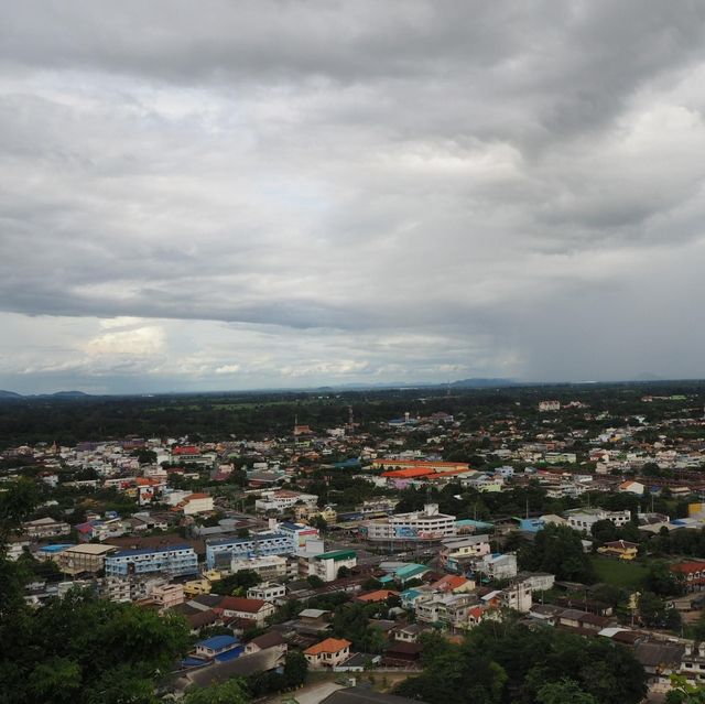 หนาวนี้ที่ อุทัยธานี ทำบุญไหว้พระวัดสังกัสรัตนคีรี