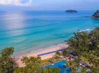รีสอร์ทสระว่ายน้ำสวยบนหาดกะตะน้อย