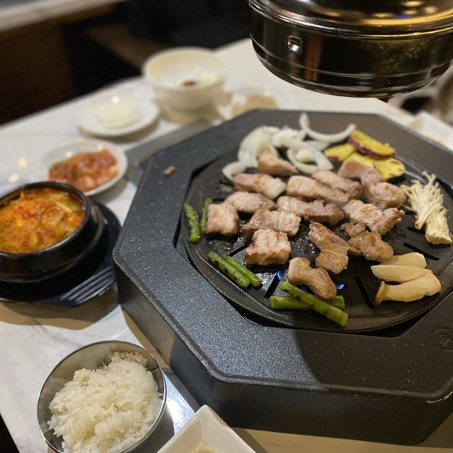 【大阪】水槽で泳ぐお肉！？鶴橋駅近のサムギョプサル