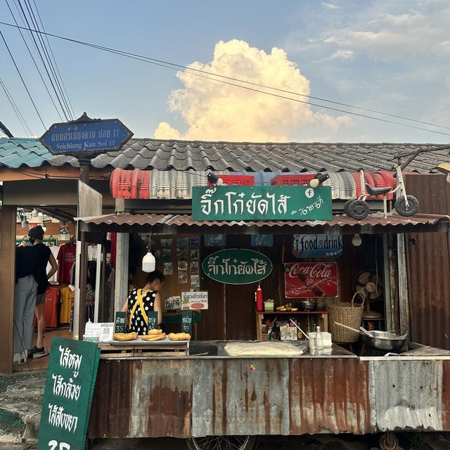 เปลี่ยนที่นอนที่กิน ถนนคนเดินเชียงคาน วันหยุดสั้น