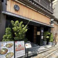 【京都・祇園四条】8種のおちょこ丼ランチが味わえる「祇園かんかんでり麗」