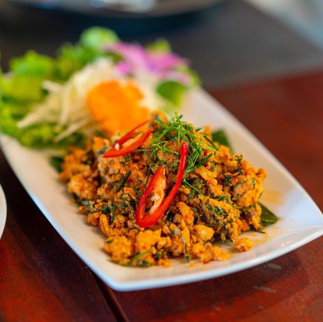 Giant Green  ร้านอาหารสไตล์ลอฟท์ในสวนยาง