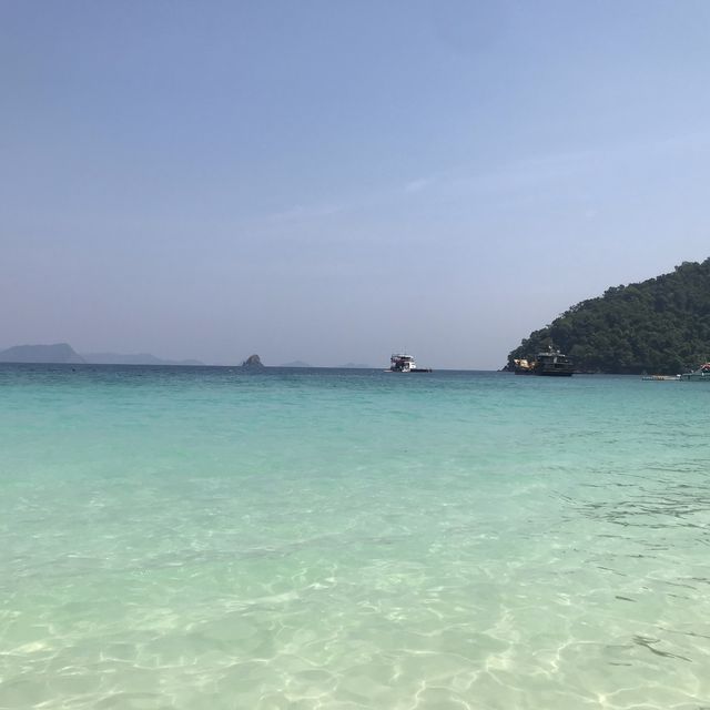 The island hopping at Victoria cliff resort 