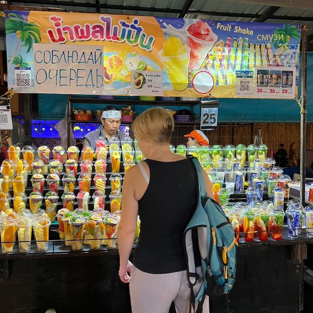 เดินเล่น ช้อปกินเที่ยว ที่จอมเทียน ไนท์มาร์เก็ต 