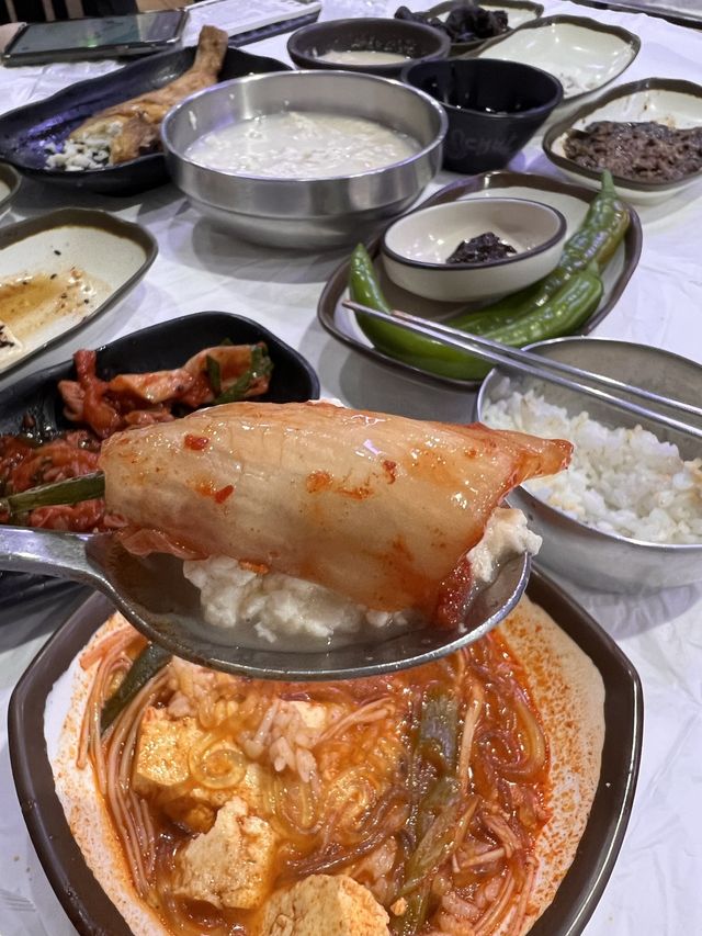 韓国【江陵】有名地の美味しいスンドゥブ屋さん