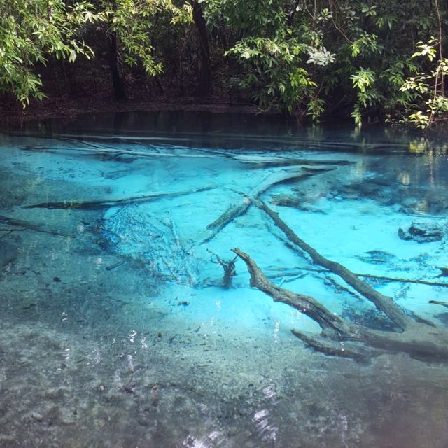 สระน้ำผุด : Blue Pool 
