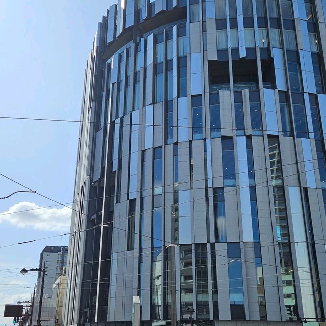玻璃與木作的建築之美-富山市玻璃美術館