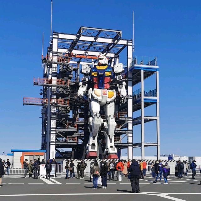 Giant moving Gundam Giant moving Gundam