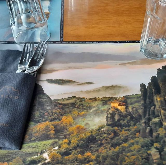 在奇峻的巨嶺山下的餐廳🍴嘆美味佳餚🍺