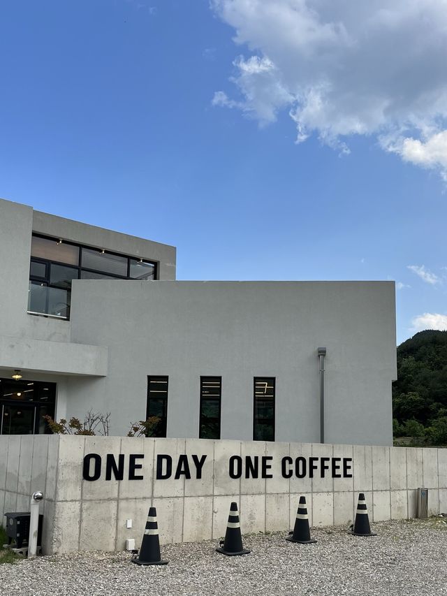 따뜻한 속초의 설악산을 품은 카페 ODOC!