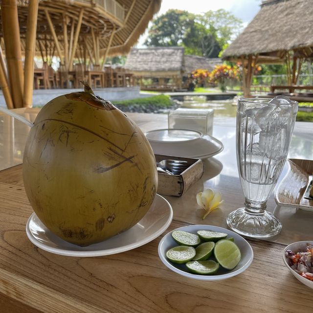 Bale udang 水上餐廳，悠閒的用餐，價位稍高，但很值得