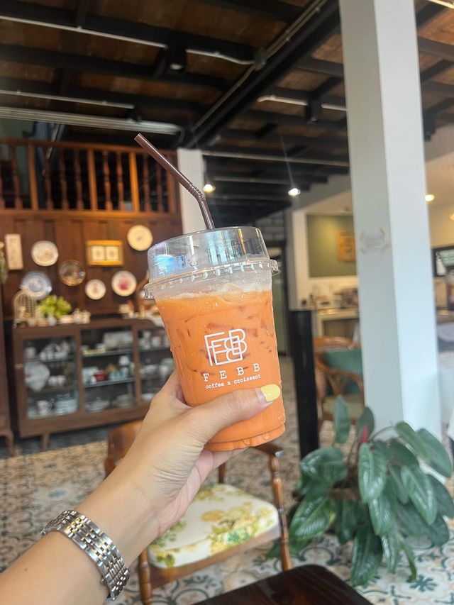 FEBB ครัวซองก์คาเฟ่ที่เด็ดดวง 🥐✨