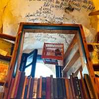 A GORGEOUS BOOKSTORE IN SANTORINI!