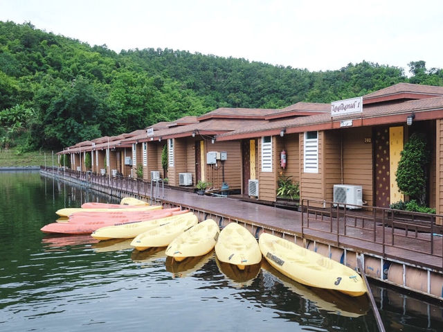 รายาบุรี รีสอร์ท นอนแพริมน้ำชิลๆ ชมวิวเขื่อน 🛶
