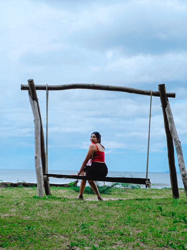 เดินเล่นริมหาด ชมทิวสน ที่หาดบางเบน