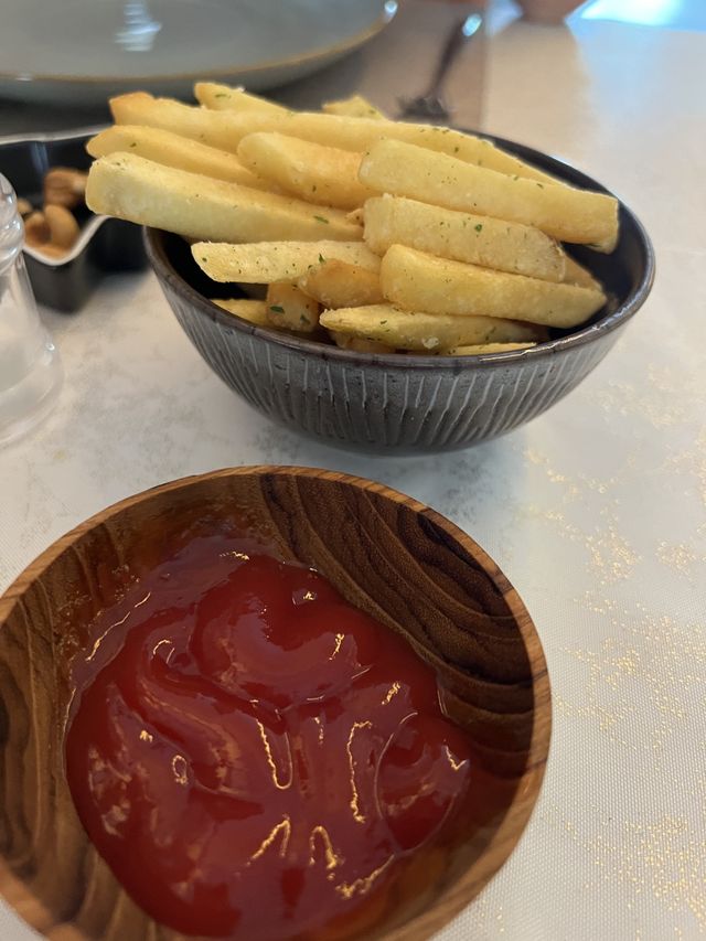 峇里人氣地段超有feel西餐廳🍴Samalona‼️
