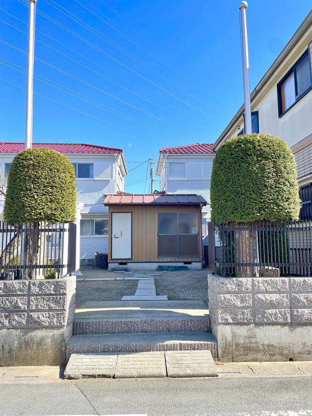 【下組稲荷神社/埼玉県】親狐に挟まれた子狐が可愛らしい