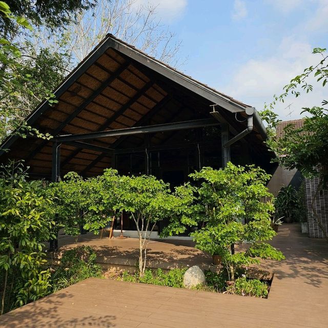 คาเฟ่ริมแม่น้ำแม่กลอง Somdul Agroforestry Home