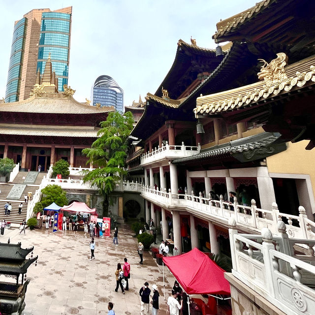 🙏🏯 Embrace Tranquility at Jing'an Temple! 🌸🕉️