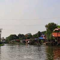 นั่งเรือ ไหว้พระ นั่งชิลล์คาเฟ่ คลองอ้อมนนท์