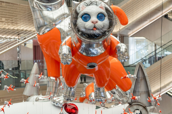 東京都/銀座】宙に浮く宇宙服を着た巨大な猫！？ | Trip.com 東京