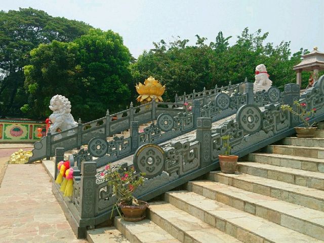 วิหารพระโพธิสัตว์กวนอิม สะพานข้ามแม่น้ำแคว