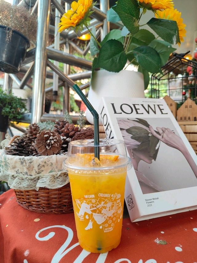 คาเฟ่น้ำส้มสุดอร่อย Ufon