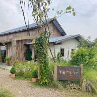 🏡 The Treat Farm Hotel  🏡