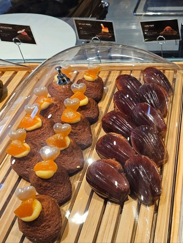 여기가 카페라고? 휴양지 감성🏝강남역 베이커리 카페🥖