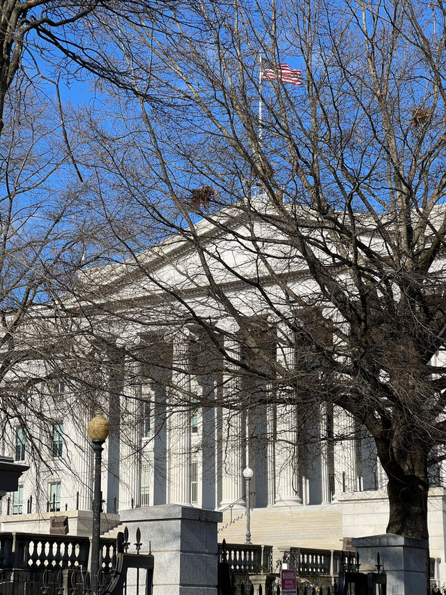 The White House: An Icon of American History 🇺🇸🏛️