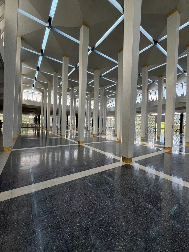 吉隆坡國家清真寺：一場難忘的心靈與建築之旅