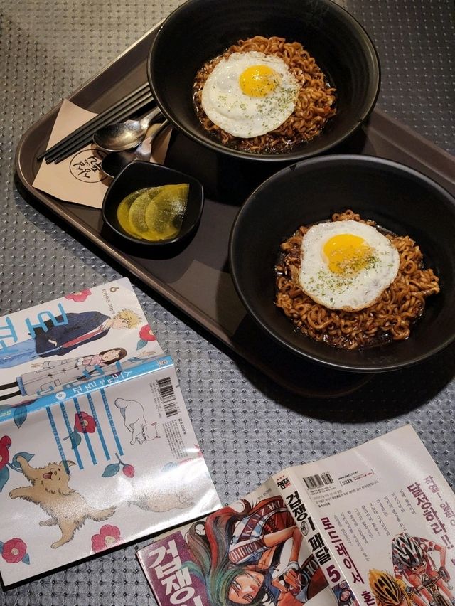 여행 중 붕 뜨는 시간을 죽이기 좋은 만화카페, 심심푸리 남포본점