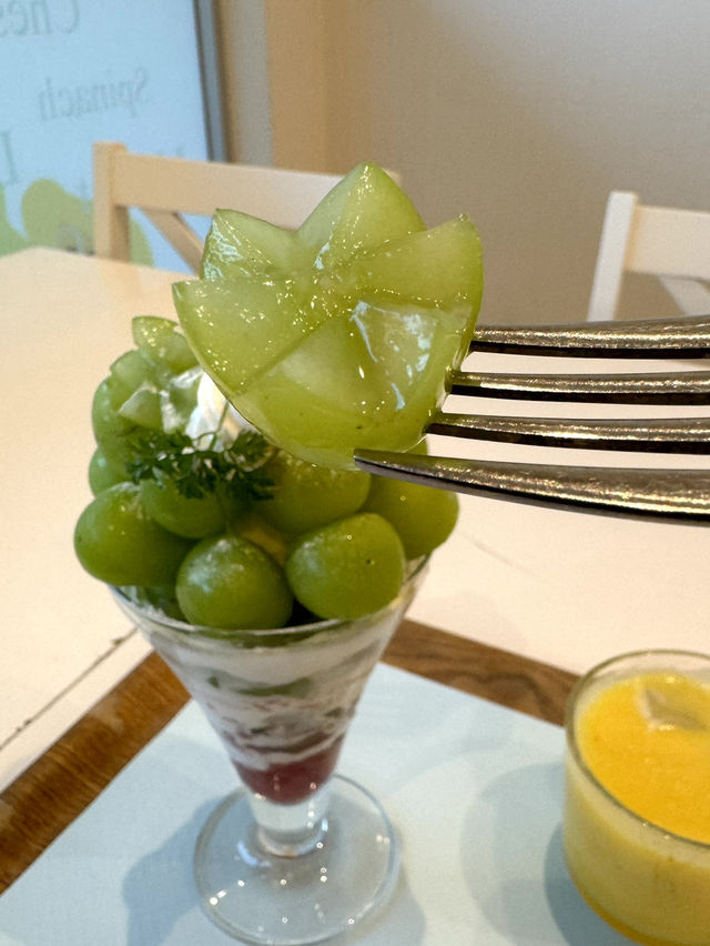 【北九州カフェ】旬のフルーツをたっぷり使ったパフェが人気のフルーツショップ✨️