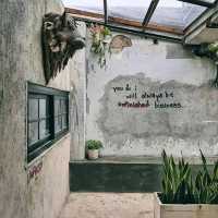 THIS COFFEE SHOP OWNED BY MARIO LAWALATA FEATURES AN "UNFINISHED" CONCEPT FOR ITS DESIGN