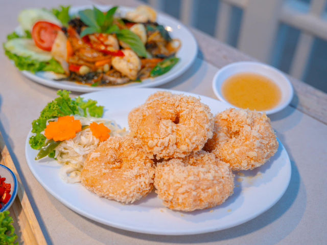 ร้านอาหารริมแม่น้ำเจ้าพระยา ปากเกร็ด นนทบุรี