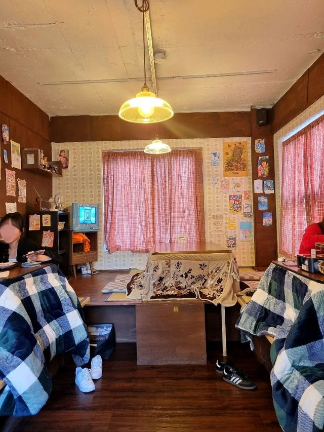 일본 풍의 다다미와 피규어들~! 인테리어 맛집 카페☕️