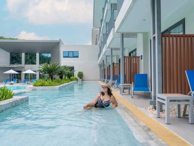 ที่พักภูเก็ต โทนขาว-ฟ้า ใจกลางเมือง