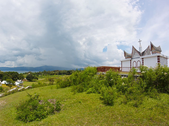 Crazy burial rites at Lake Toba