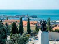 Trieste War Memorial에서 바라보는 전경과 성곽..