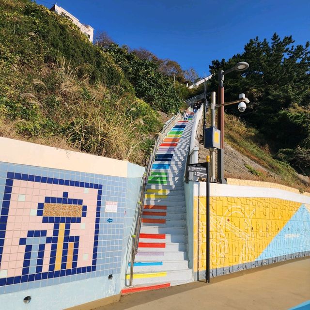 요즘 핫하게 뜨고있는 부산의 흰여울마을을 가보자