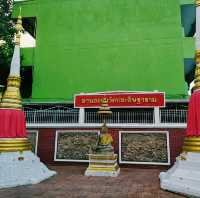 泰國曼谷具有特色的曆史古跡寺廟景點:Wat Pradittharam (Wat Mon)，巨大金色臥佛，適合拍照📸打卡。