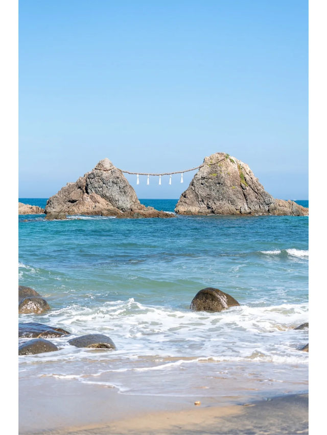 景點推薦：櫻井二見浦的夫婦石——白色鳥居與和諧海景