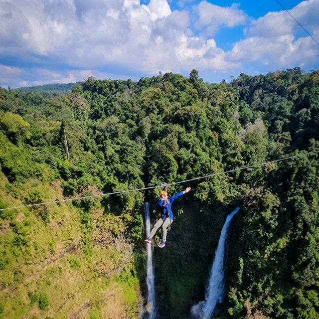 ไปเล่น zipline ที่น้ำตกตาดฟาน ประเทศลาว