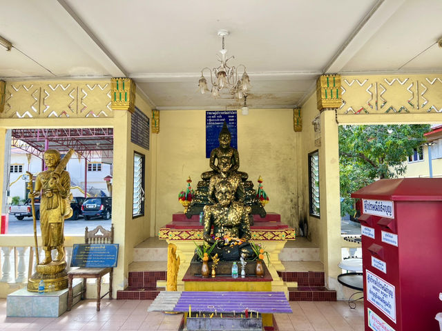 สักการะท้าวเวสสุวรรณ วัดศรีประชาราม