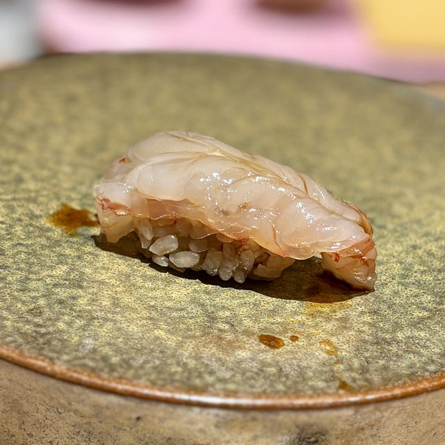 【大阪・中津】良心的な価格で熟成江戸前鮨が味わえる「鮨 あまと」