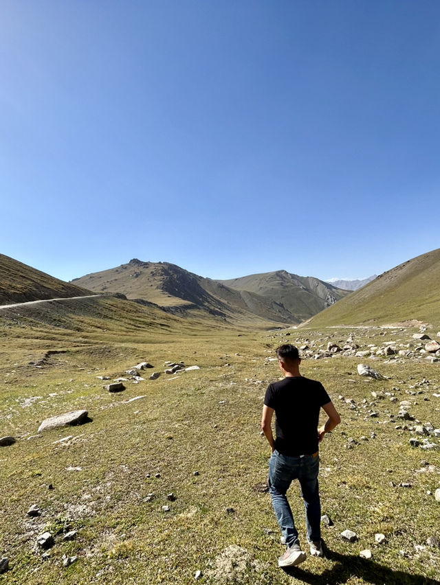 Nayrn - Hiking in GRASSY mountains 🏔️🥺