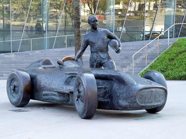 Mercedes-Benz Museum เมือง Stuttgart เยอรมัน
