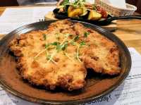Restauracja HEKTOR1970 波蘭傳統美食-比臉大的炸豬排