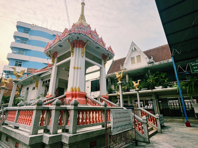 泰國曼谷著名寺廟景點鬼王廟推薦：Wat Suttharam วัดสุทธาราม，適合求財運和避禍。